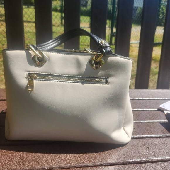Elegant White and Black Women's Handbag - Picture 4 of 5